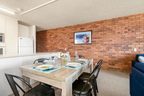 San Clemente Unit 4 24 Orvieto Terrace - Accommodation Brisbane 1