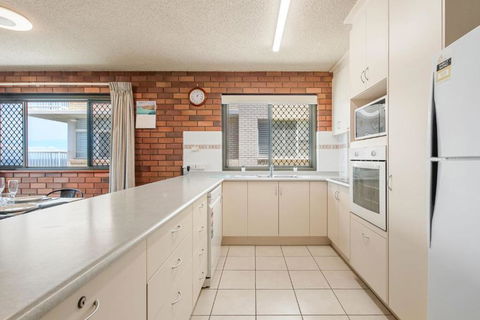 San Clemente Unit 4 24 Orvieto Terrace - Accommodation Brisbane 2