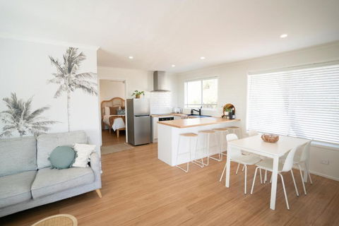Sanbis Cabin - Hidden Boutique Retreat, Sea Views - Accommodation Brisbane 2