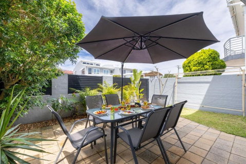 Sandcastles 4 -8 Ala Moana Way - Accommodation Brisbane 3