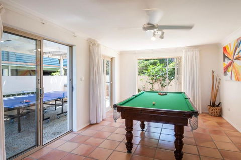 Sandrift One - Oceanstays - Accommodation Brisbane 3