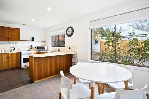 Sandy Bay Cozy Cottage Close To CBD - Accommodation Brisbane 1