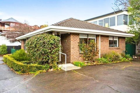 Sandy Bay Cozy Cottage Close To CBD - Accommodation Brisbane 2