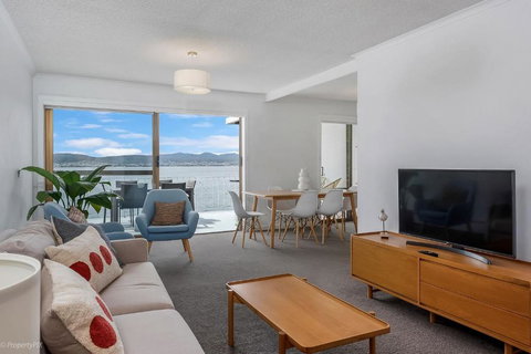 Sandy Bay Waterfront - Accommodation Brisbane 2