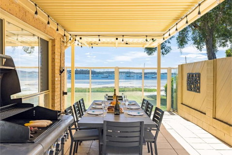 Sandy Beach House Corlette Unit 1 Waterfront WI-FI Aircon - Accommodation Brisbane 3