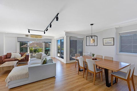 Sandy Cove Apartment The Entrance 8 - Accommodation Brisbane 0