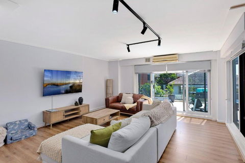 Sandy Cove Apartment The Entrance 8 - Accommodation Brisbane 1