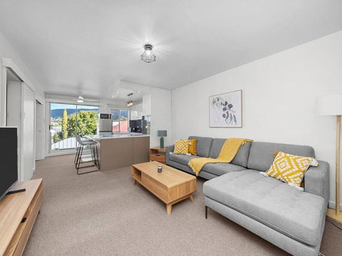 Sandy Bay Apartment With Hobart River View, Near UTAS - Stroll To Cafes And Shops - Accommodation Brisbane 0