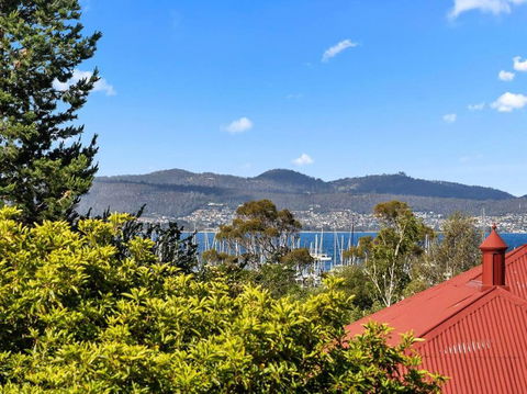 Sandy Bay Apartment With Hobart River View, Near UTAS - Stroll To Cafes And Shops - Accommodation Brisbane 1
