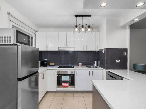 Sandy Bay Apartment With Hobart River View, Near UTAS - Stroll To Cafes And Shops - Accommodation Brisbane 3