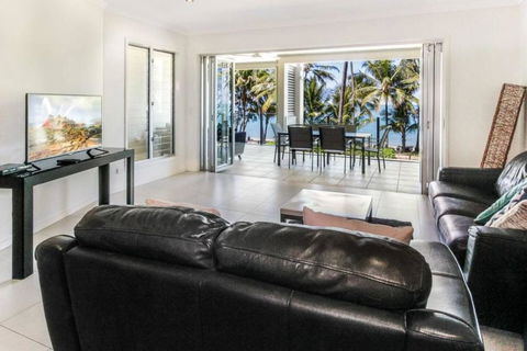 Seascape Solace - Breezy Waterfront Bliss - Accommodation Brisbane 2