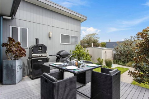 Seven Mile Beach House - Surf, Hike, Golf - Accommodation Brisbane 2