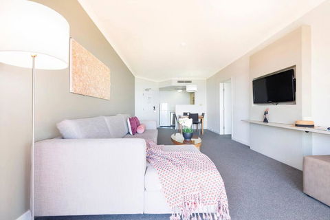Sky-high Waterfront Living Across Two Apartments - Accommodation Brisbane 0