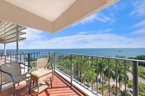 Sky-high Waterfront Living Across Two Apartments - Accommodation Brisbane 1