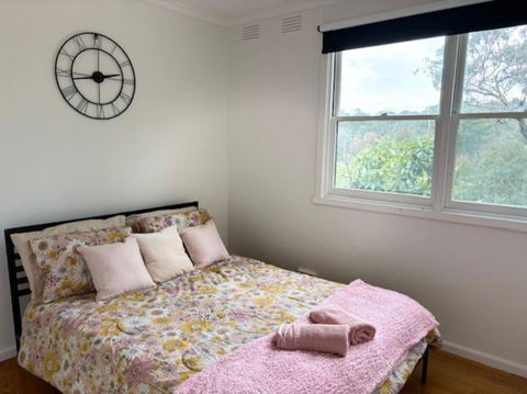 Spacious 4 Bed, 2 Lounge, 2 Bath, Acre Home With Tree Top Views - Yarra Valley Gateway! - Accommodation Brisbane 3