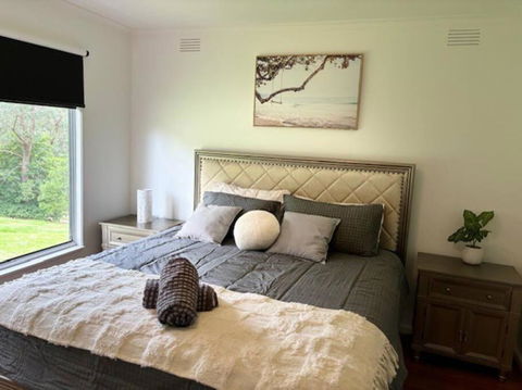 Spacious 4 Bed, 2 Lounge, 2 Bath, Acre Home With Tree Top Views - Yarra Valley Gateway! - Accommodation Brisbane 1