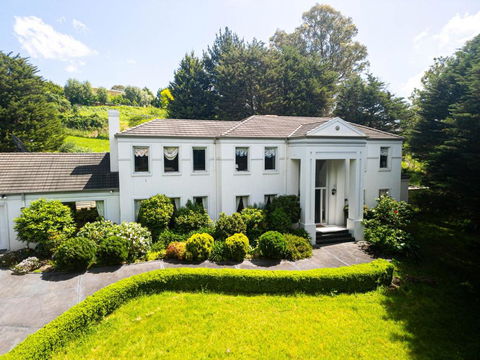 StayAU Expansive 7BR Villa Scenic Warrandyte - Accommodation Brisbane 1