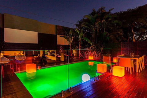 STUNNING TROPICAL OASIS Free Parking - Accommodation Brisbane 2