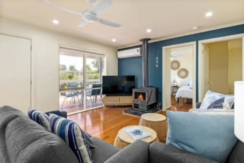 Tea Tree Breeze By Ready Set Stay - BYO LINEN & TOWELS - Accommodation Brisbane 3