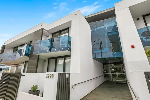 The Even Apartment In Carnegie With Parking - Accommodation Brisbane 1