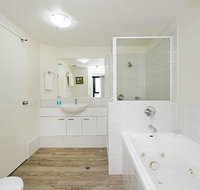 Beachside Neptune Resort Apt Upgraded - Accommodation Brisbane
