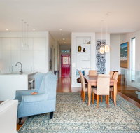 Beautiful Renovated Home With Water Views and Yard - Accommodation Brisbane