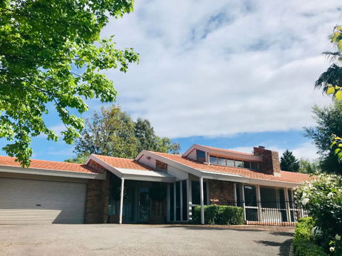 Beautiful Resort Retreat Villa In The Yarra Valley - Entertainer's Delight - Accommodation Brisbane 2