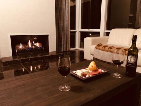 Beautiful Resort Retreat Villa In The Yarra Valley - Entertainer's Delight - Accommodation Brisbane 1