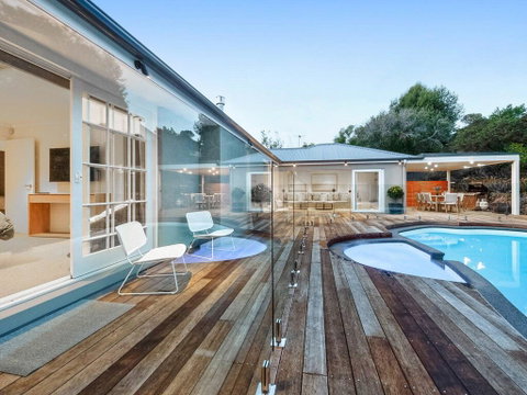 Bella Casa - Luxury Boutique Holiday Home With Heated Pool! - Accommodation Brisbane 2
