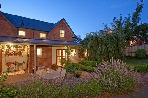 Bellerive House - Accommodation Brisbane 0