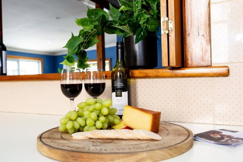 Best Central House - SLEEPS 11 !! - Accommodation Brisbane 3