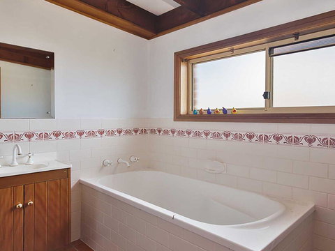 Birubi Beach House' 14 Campbell Avenue - Fantastic House And Close To The Surf Beach - Accommodation Brisbane 2