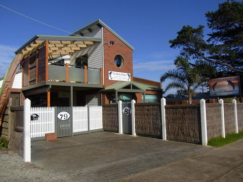 Black Dolphin Waterfront Apartment - Accommodation Brisbane 1