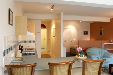 Black Dolphin Waterfront Apartment - Accommodation Brisbane 2