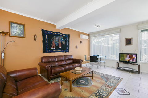 Black Dolphin Waterfront Apartment - Accommodation Brisbane 0