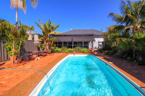 Blacksmiths Sea Breeze - Accommodation Brisbane 3