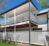 Blake Loft on Manning - 500 metres to two beaches - Accommodation Brisbane