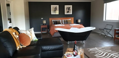 Blaze Rock Retreat - Accommodation Brisbane 0