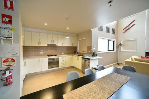 Blues Air 1 - Accommodation Brisbane 2