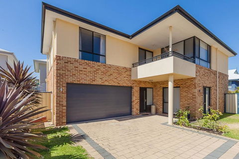 The Lane, Doubleview - Accommodation Brisbane 0