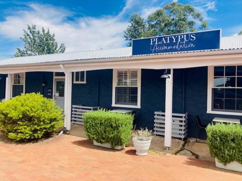 The Platypus Accommodation & Cafe - Accommodation Brisbane 1