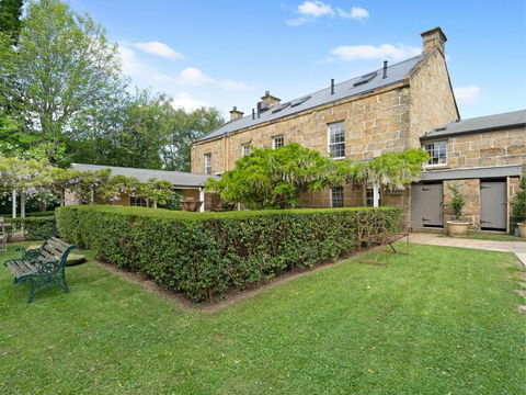 The Red Feather Inn - Accommodation Brisbane 0