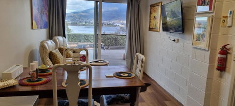 Waterfront Abode - 2 Bedrooms - Accommodation Brisbane 2
