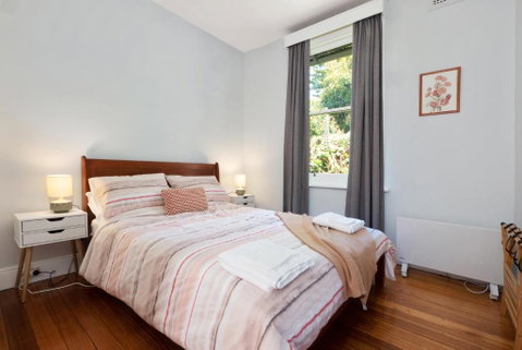 Warwick St Retreat! 3 Bedroom House With Parking - Accommodation Brisbane 3