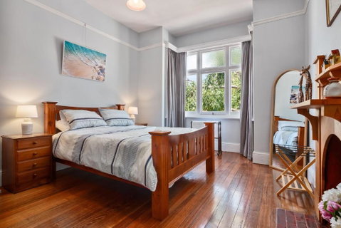 Warwick St Retreat! 3 Bedroom House With Parking - Accommodation Brisbane 1