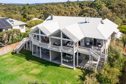 WATERFRONT - Accommodation Brisbane 1