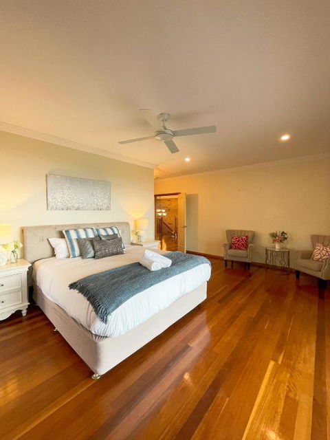 Waterfront Entire Luxury House With Bay View And Pool - Accommodation Brisbane 2