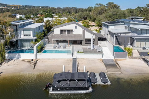 Waterfront Family Retreat, Pet-Friendly - Accommodation Brisbane 2