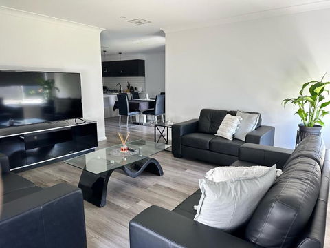 Xquisite - Accommodation Brisbane 0