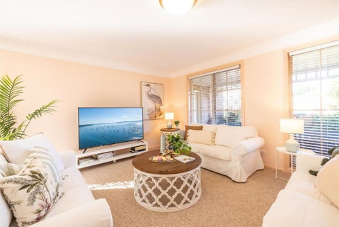 White Sands, 14 Whitesands Road - Pet Friendly & Air Con - Accommodation Brisbane 0